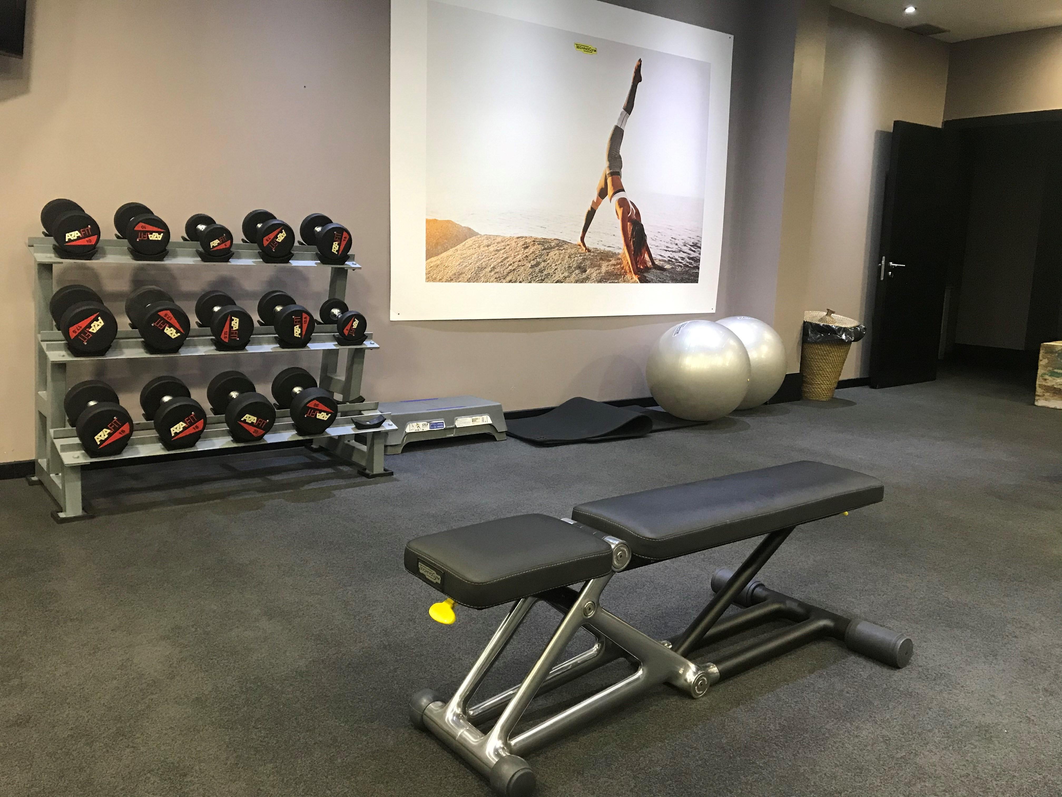 138 Liberdade Hotel 리스본 외부 사진 A weight bench