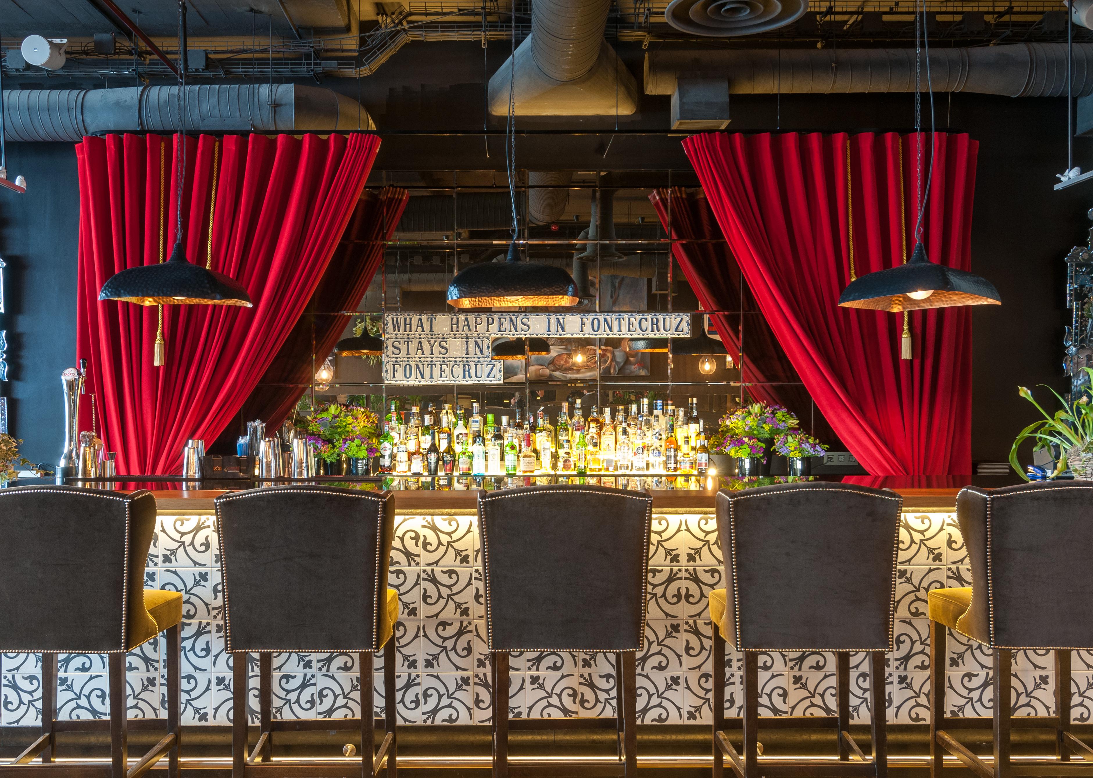 138 Liberdade Hotel 리스본 외부 사진 The bar at the restaurant