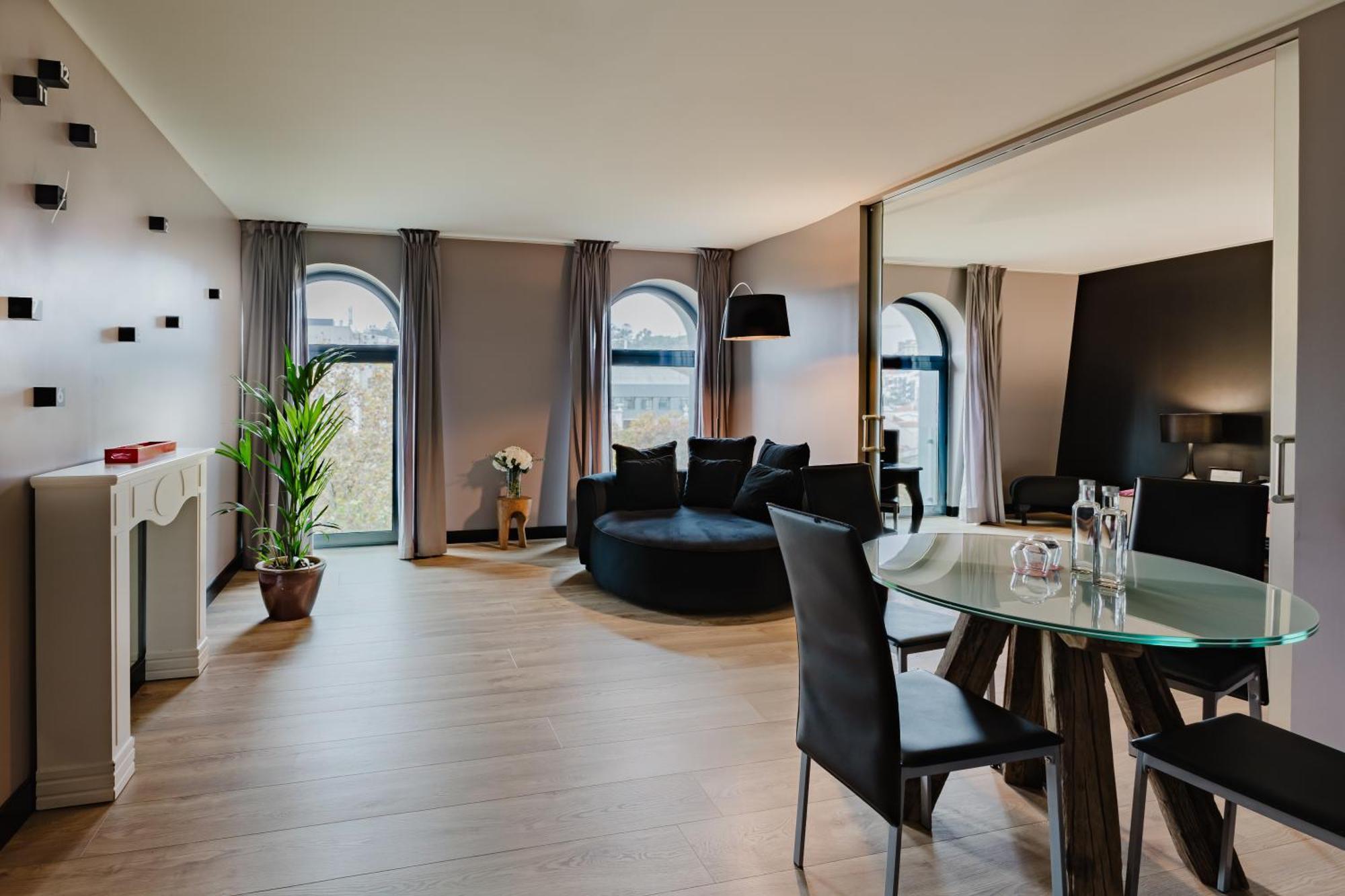 138 Liberdade Hotel 리스본 외부 사진 The interior of a suite at the hotel