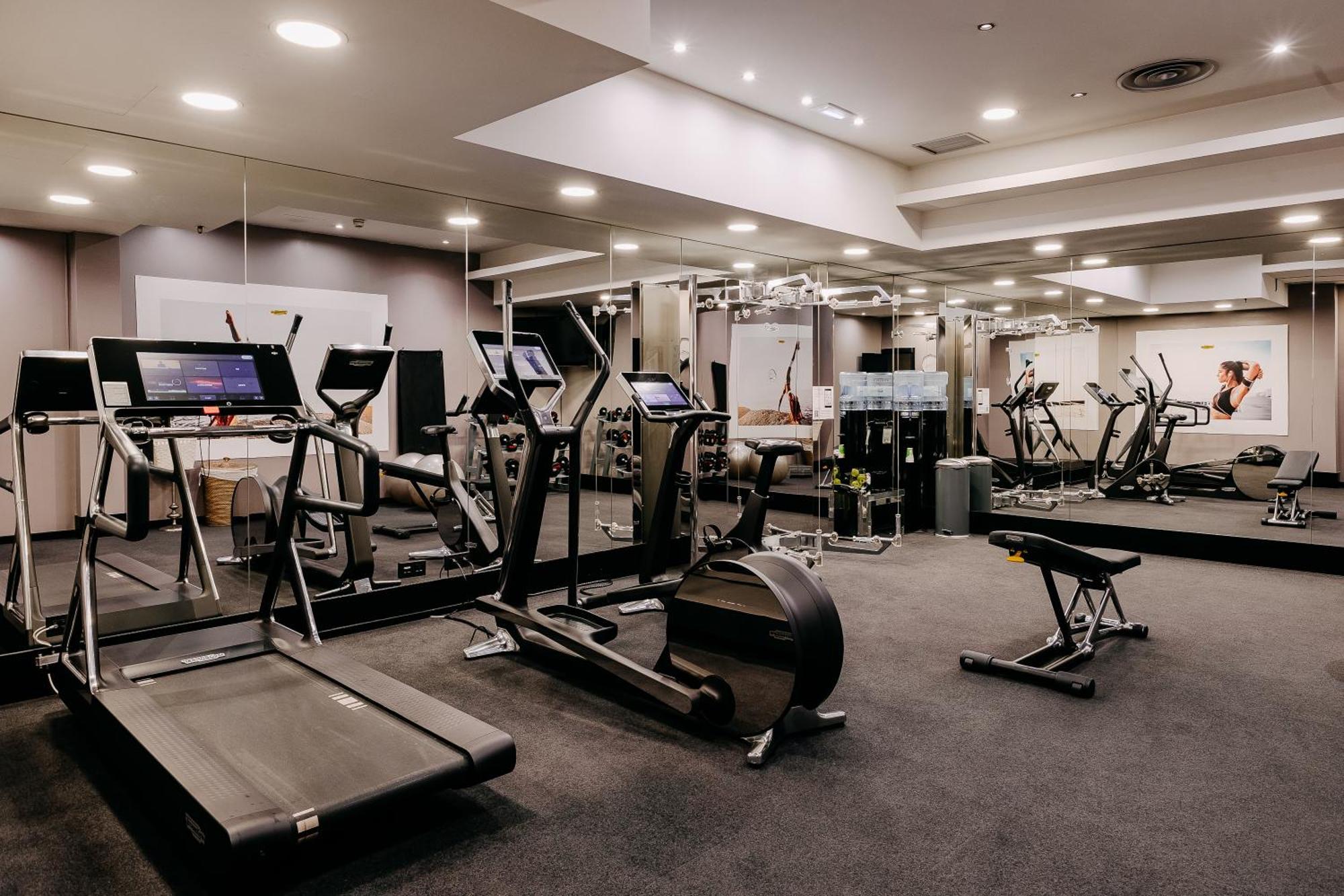 138 Liberdade Hotel 리스본 외부 사진 The gym at the hotel