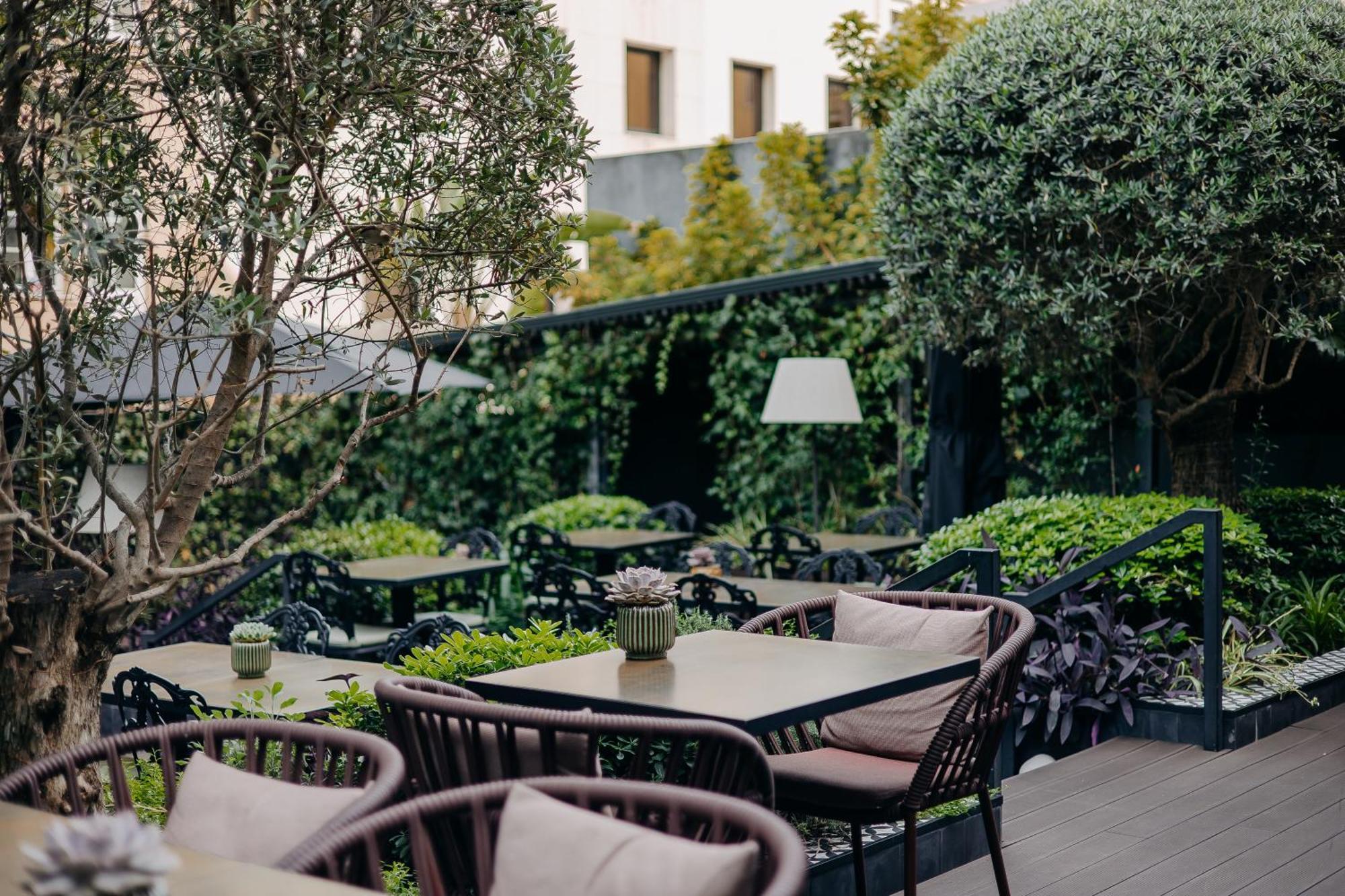 138 Liberdade Hotel 리스본 외부 사진 The garden of the hotel