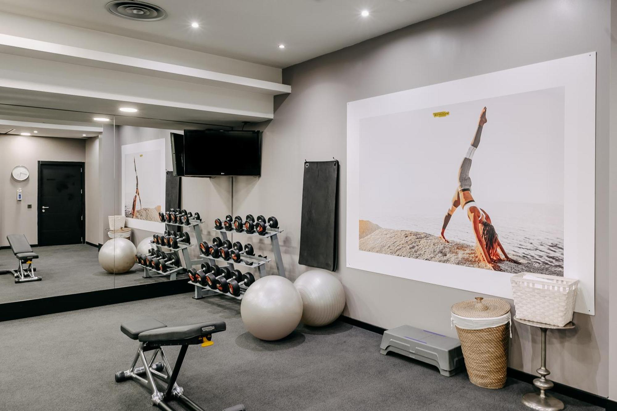 138 Liberdade Hotel 리스본 외부 사진 The gym at the hotel
