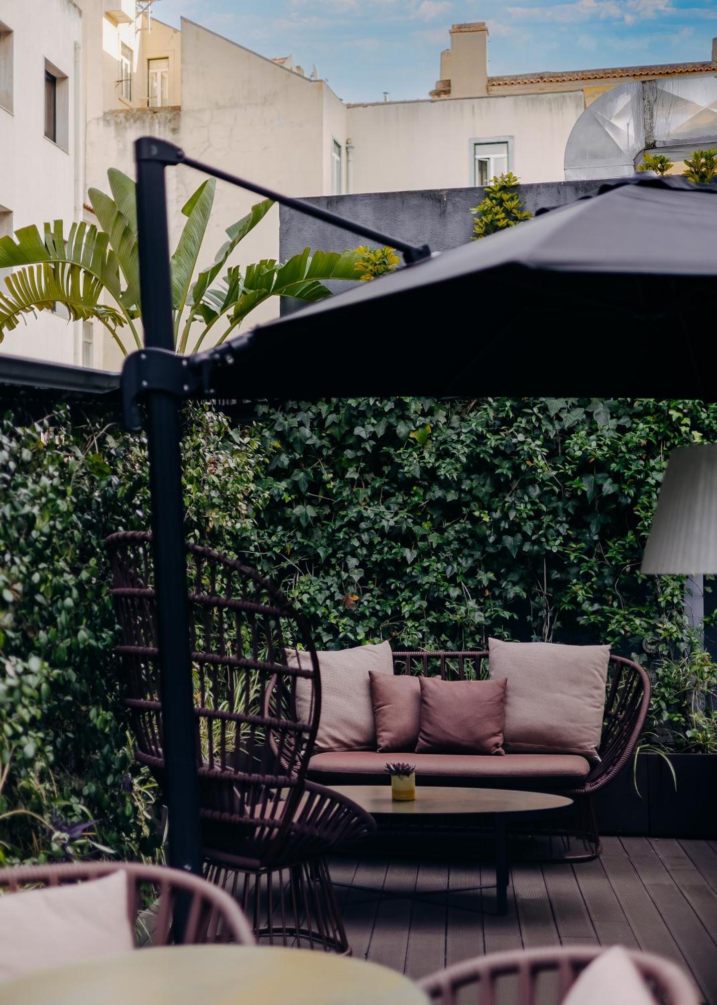 138 Liberdade Hotel 리스본 외부 사진 The garden of the hotel