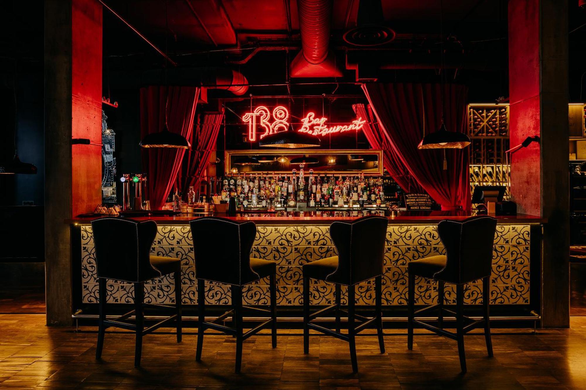 138 Liberdade Hotel 리스본 외부 사진 The bar at the restaurant